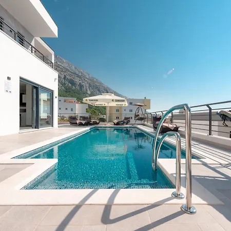 Palace Vila *